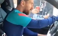 Quá mệt mỏi, Messi xù lông nhím khiến fan Barca phải lùi lại xin lỗi
