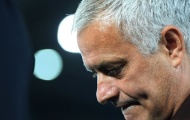 Muối mặt trước Sarriball, Roma của Mourinho lộ điểm yếu chí mạng