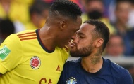 Đang cãi nhau, Neymar chu môi hôn đối thủ