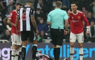 Bất lực trước Newcastle, Ronaldo trút giận lên trọng tài Craig Pawson 