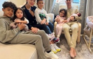 Ronaldo lần đầu đăng ảnh con gái mới sinh bên gia đình