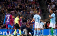 Sao Barca khiến tất cả thót tim vì đổ gục bất tỉnh trên sân