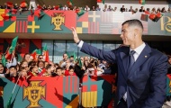 'Biển người' tung hô Ronaldo mặc drama Man Utd