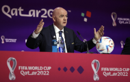 Cơn giận bất ngờ của Chủ tịch FIFA trước giờ bóng lăn