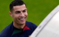 Ronaldo muốn làm siêu sao trên sân hay trên bàn phỏng vấn?