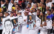 CĐV Qatar gây bùng nổ với hình ảnh của Mesut Ozil