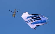 Áo đấu khổng lồ của Messi bay trên bầu trời Argentina