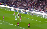 CĐV trầm trồ trước pha volley thành bàn của Benzema