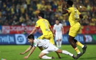 Hồng Duy ăn vạ kiếm penalty bất thành trước HAGL