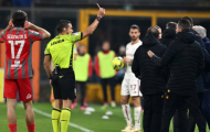 Mourinho nhận thẻ đỏ; Juventus rượt đuổi tỷ số