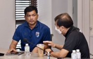 HLV U22 Thái Lan giao bài tập về nhà cho các học trò