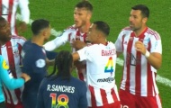 Hakimi nhận thẻ đỏ vì bảo vệ Messi