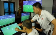 Cận cảnh trọng tài Việt Nam học cách sử dụng thiết bị VAR chuẩn FIFA
