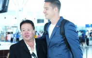 Filip Nguyễn được bố đón ở sân bay Nội Bài