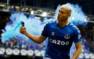 Sao Everton có nguy cơ bị cấm 3 trận vì ném pháo khói vào CĐV