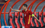 Hùng Dũng đón niềm vui trên khán đài sau chiến thắng của U23 Việt Nam