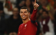 Ronaldo lập kỷ lục mới, Messi khó sánh bằng