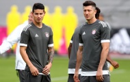 James và Lewandowski bám lấy nhau không rời trong buổi tập của Bayern