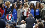 Vợ và bạn gái cầu thủ Pháp gây “náo loạn” sân Stade de France