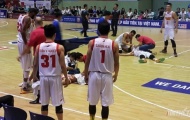 Cận cảnh chấn thương nặng của 2 cầu thủ bóng rổ Saigon Heat