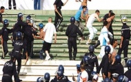 Algeria: Cổ động viên tấn công cầu thủ, hơn 80 người bị thương