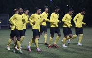 Cầu thủ Malaysia phong phanh tập giữa cái lạnh 13 độ
