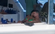 Ronaldo và bạn gái thân mật trên du thuyền
