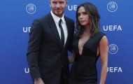Bà xã David Beckham khoe ngực lấp ló bên cạnh chồng