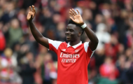 Saka được so sánh với huyền thoại 'bất bại' của Arsenal
