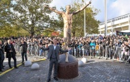 Thị trưởng gợi ý dời tượng Zlatan từ Thụy Điển về Milan trưng bày