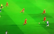 Fan Liverpool ngỡ ngàng với kĩ năng phòng ngự của Salah