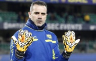 Thủ môn Chievo đeo găng tay hổ dữ để tưởng nhớ Astori