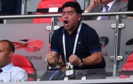 Trở lại sau tin đồn, Diego Maradona nhiệt huyết hết cỡ trên khán đài