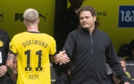 Các cầu thủ Borussia Dortmund quay lưng với Edin Terzic