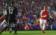 Gary Neville: Arsenal chỉ làm tốt hơn Man Utd một chút