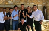 Ronaldo và giám đốc Juve ăn mừng sau khi kí kết thành công