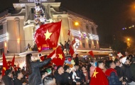 'Biển người' đổ xuống đường ăn mừng chiến thắng U23 Việt Nam