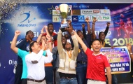 Bầu Tú trao Cup vô địch giải phủi lớn nhất Sài Gòn