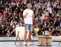Ronaldo nhận giải thưởng ở Dubai