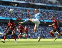 Man City lên ngôi đầu Premier League trong ngày Haaland tịt ngòi