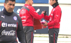 Cầu thủ trẻ xúc động trước hành động đẹp của Alexis Sanchez