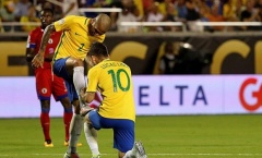 Lima đánh giày cho Alves sau khi sút tung lưới Haiti