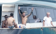 Bỏ mặc tin đồn, Neymar thư giãn bên du thuyền đắt giá 
