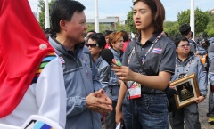 Vẻ đẹp mong manh của nữ phóng viên Thái Lan