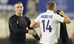 Từ chối đổi áo, Rooney khiến đối thủ thất vọng trên sân