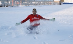 Tuyết phủ trắng xóa, sao PSG biến sân tập thành ngày hội