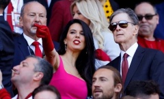Vợ chủ tịch Liverpool đi giày cao gót đá bóng