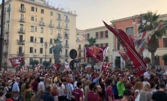 Hơn 2000 người ra đường ăn mừng sinh nhật đội bóng cũ của Gattuso