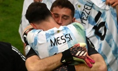 Messi cũng phải ôm cảm ơn người hùng từng bị Arsenal hắt hủi