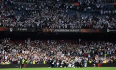 Camp Nou phủ sắc trắng, Xavi thắc mắc về sự thờ ơ của cules